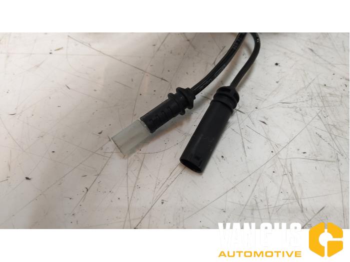 Knuckle, front right BMW X5 xDrive M50d 3.0 24V - 22877110 