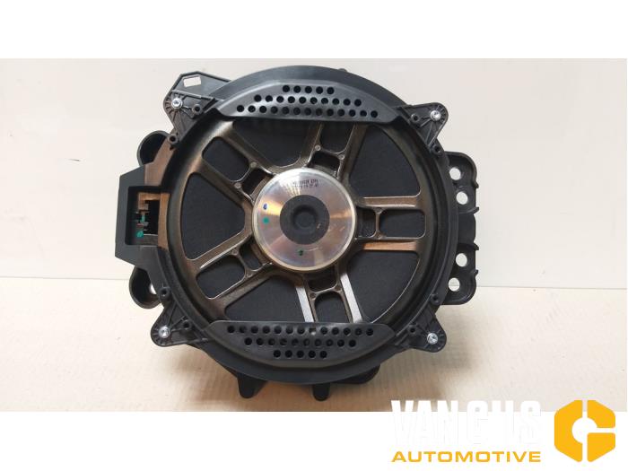 Używane Subwoofer BMW X5 (G05) xDrive M50d 3.0 24V Cena € 483,99 Z VAT oferowane przez Van Gils Automotive
