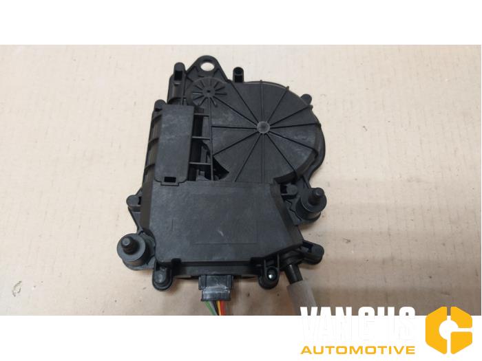 Tailgate lock mechanism from a BMW X5 (G05) xDrive M50d 3.0 24V 2020