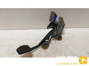 Used Clutch pedal Renault Captur (2R) Price on request offered by Van Gils Automotive
