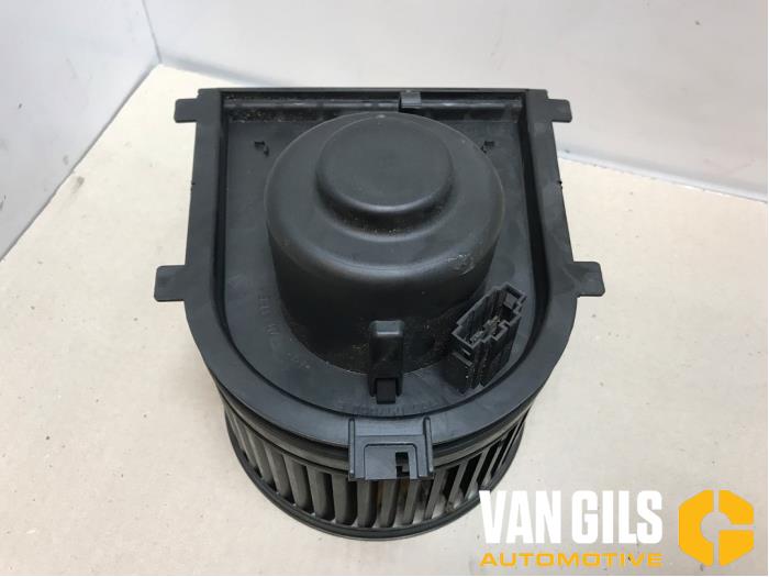 Heating and ventilation fan motor from a Volkswagen Lupo (6X1) 1.4 60 2002