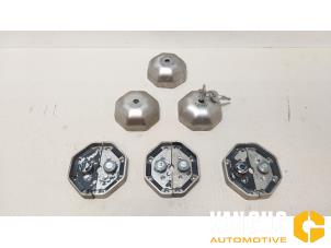 Used Set of locks Opel Vivaro 2.5 DTI 16V Price € 30,00 Margin scheme offered by Van Gils Automotive