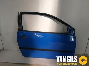 Usagé Portière 2portes droite Volkswagen Polo IV (9N1/2/3) 1.2 12V Prix € 150,00 Règlement à la marge proposé par Van Gils Automotive
