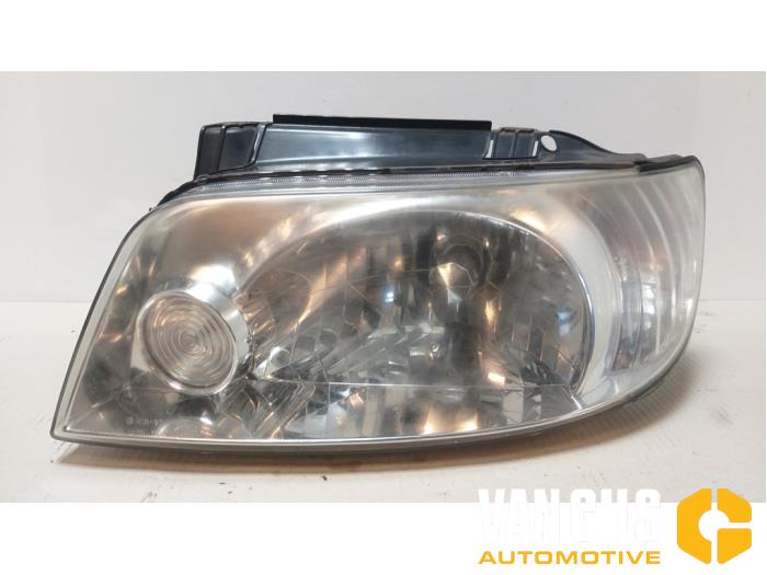 Używane Reflektor lewy Hyundai Matrix 1.6 16V Cena € 30,00 Procedura marży oferowane przez Van Gils Automotive