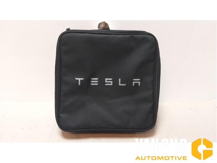 Miscellaneous from a Tesla Model S 100D 2018