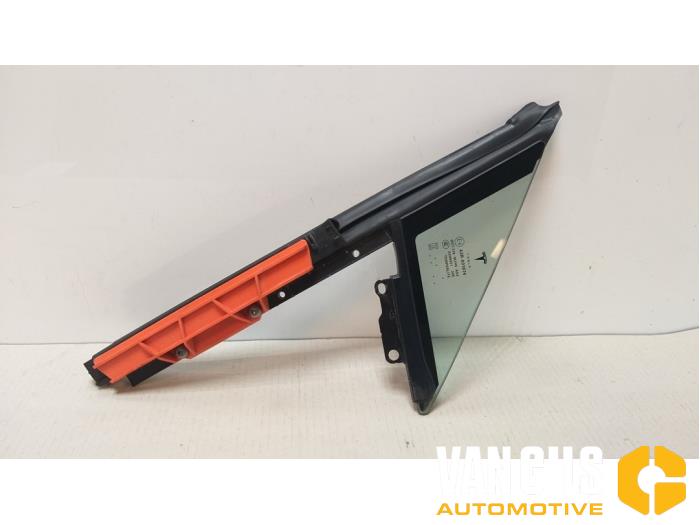 Usados Ventanilla triangular derecha delante Tesla Model S 100D Precio de solicitud ofrecido por Van Gils Automotive