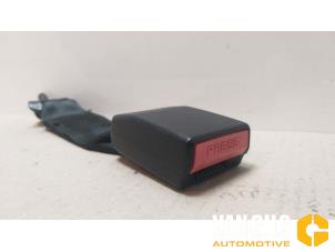 Usagé Insertion ceinture de sécurité arrière gauche Peugeot 206 (2A/C/H/J/S) 1.1 XN,XR Prix € 40,00 Règlement à la marge proposé par Van Gils Automotive