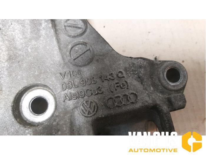 Alternator lower bracket from a Volkswagen Caddy 2013
