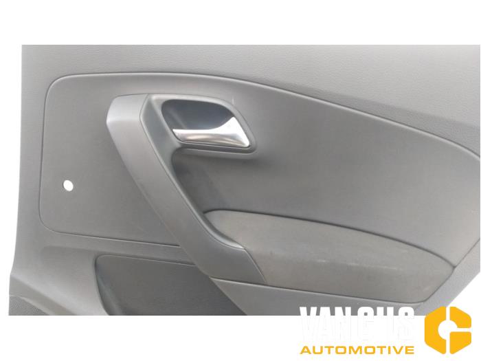Revêtement portière haut 4portes arrière droite d'un Volkswagen Polo 2012