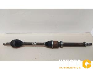 Used Front drive shaft, right Renault Clio IV Estate/Grandtour (7R) Price on request offered by Van Gils Automotive