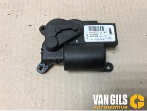 Used Heater valve motor Volkswagen Touran (5T1) 2.0 TDI 150 Price € 36,30 Inclusive VAT offered by Van Gils Automotive