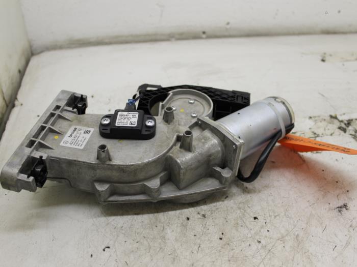 Boot motor from a Mercedes-Benz C Estate (S204) 2.2 C-180 CDI 16V BlueEFFICIENCY 2011