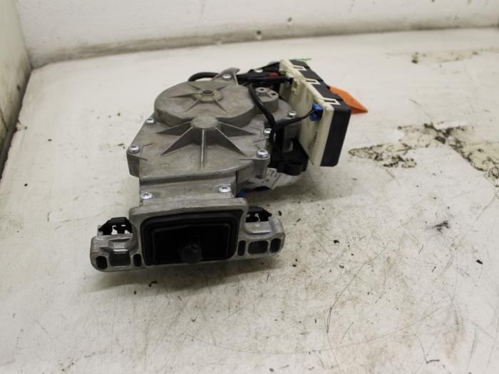 Boot motor from a Mercedes-Benz C Estate (S204) 2.2 C-180 CDI 16V BlueEFFICIENCY 2011