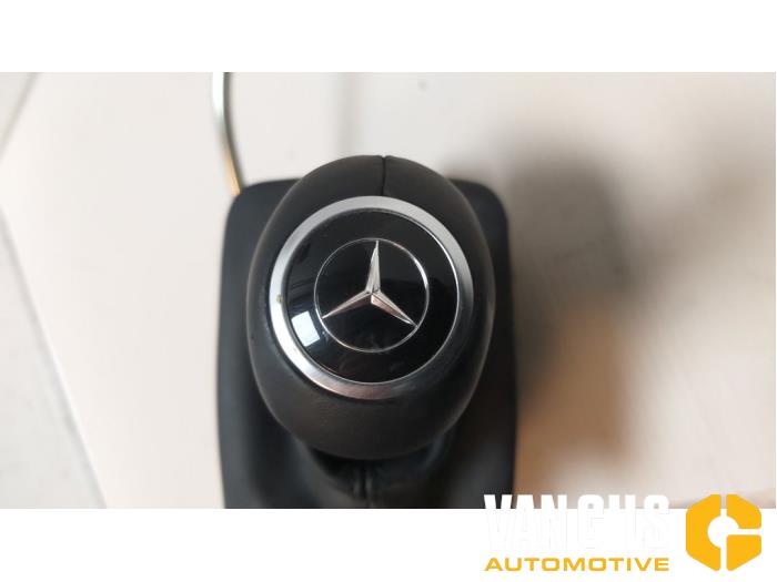 Gear stick from a Mercedes-Benz C Estate (S204) 2.2 C-180 CDI 16V BlueEFFICIENCY 2011