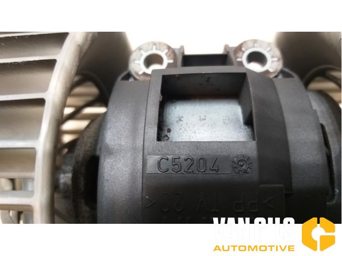 Motor de ventilador de calefactor de un BMW 3 serie Compact (E46/5) 316ti 16V 2004