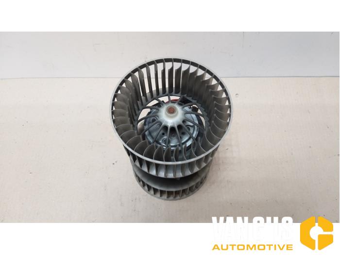 Motor de ventilador de calefactor de un BMW 3 serie Compact (E46/5) 316ti 16V 2004