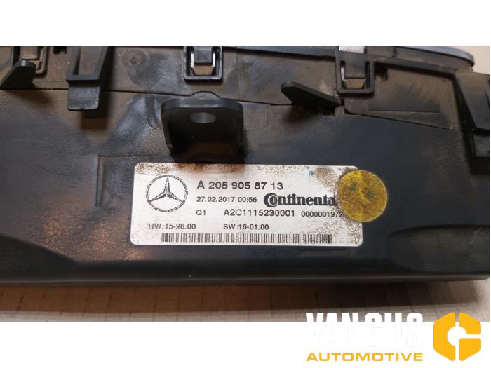 Panneau de commandes chauffage d'un Mercedes-Benz C (W205) C-160 1.6 16V 2018