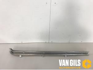 Used Sliding door rail, right Volkswagen Transporter T6 2.0 TDI Price on request offered by Van Gils Automotive