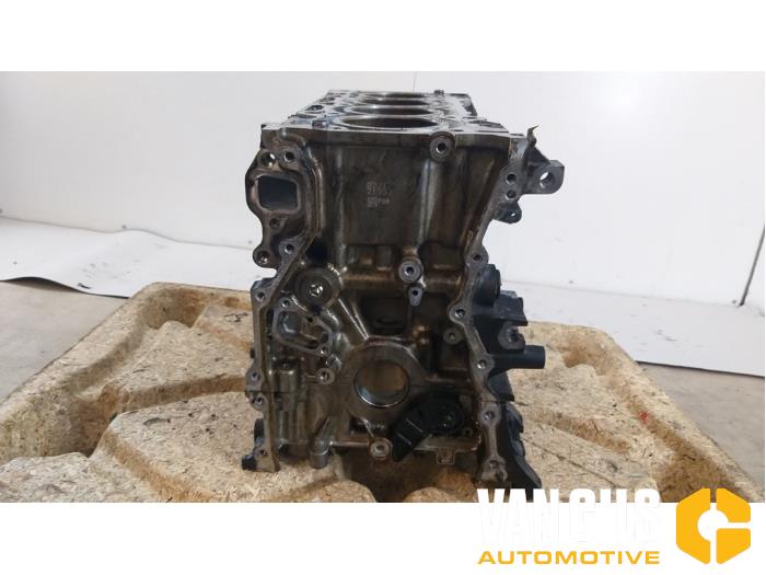 Engine crankcase from a Mazda CX-5 (KE,GH) 2.0 SkyActiv-G 16V 4WD 2013