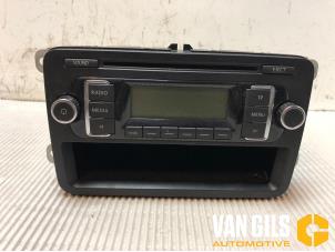 Used Radio CD player Volkswagen Touran (1T1/T2) 1.9 TDI 105 Euro 3 Price on request offered by Van Gils Automotive
