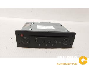 Używane Radioodtwarzacz CD Renault Megane II Grandtour (KM) 2.0 16V Cena € 75,00 Procedura marży oferowane przez Van Gils Automotive