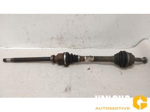 Używane Os napedowa prawy przód Citroen C4 Grand Picasso (UA) 1.6 16V THP Sensodrive,GT THP Cena na żądanie oferowane przez Van Gils Automotive