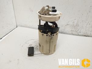 Usados Bomba eléctrica de combustible Nissan Almera (N16) 1.5 16V Precio € 60,00 Norma de margen ofrecido por Van Gils Automotive