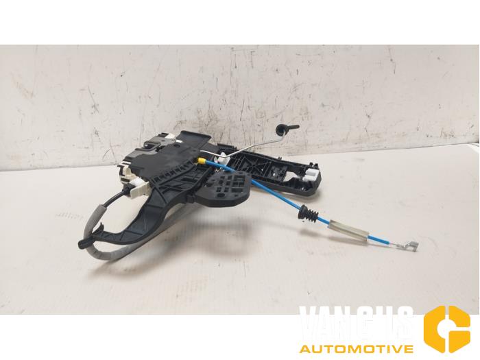 Rear door lock mechanism 4-door, left Mercedes B 2.2 B-220 CDI Rear door lock mechanism 4-door, left Mercedes B 2.2 B-220 CDI