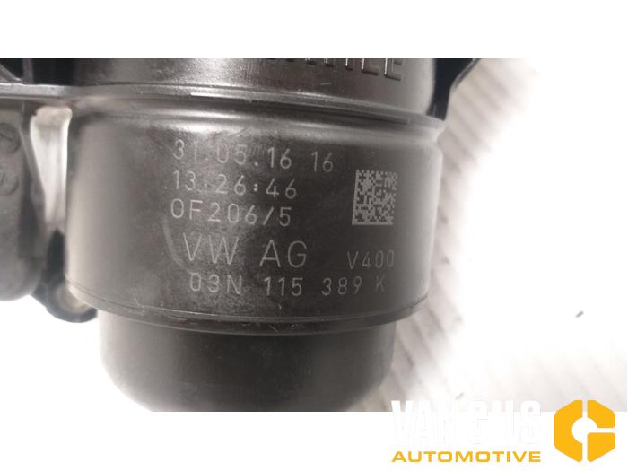 Boîtier filtre à huile d'un Volkswagen Touran (5T1) 2.0 TDI 150 2017