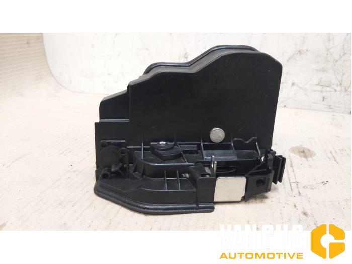 Rear door mechanism 4-door, right from a BMW 3 serie Touring (F31) 320d 2.0 16V EfficientDynamicsEdition 2015