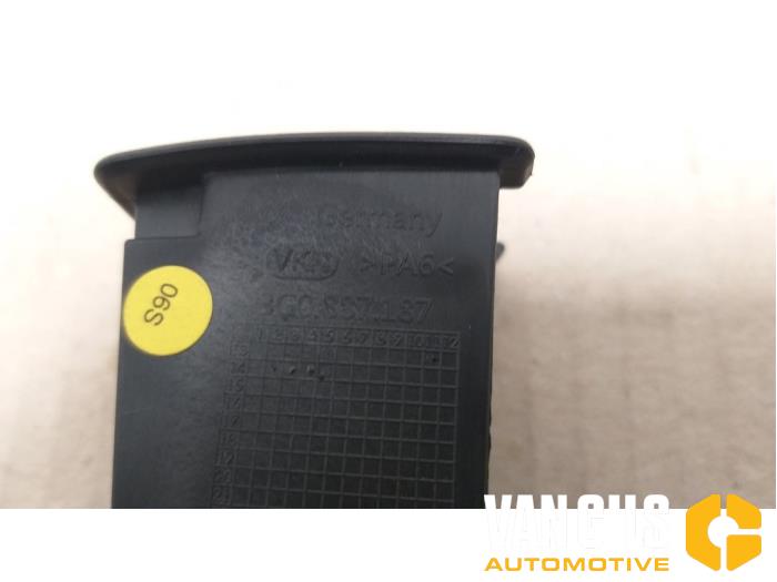 Miscellaneous from a Volkswagen Passat Variant (3G5) 1.8 TSI 16V 2015