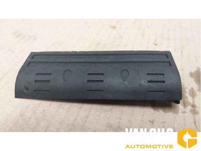 Begagnade Askkopp, fram Volkswagen Passat Variant (3G5) 1.8 TSI 16V Pris € 42,35 Inklusive moms erbjuds av Van Gils Automotive