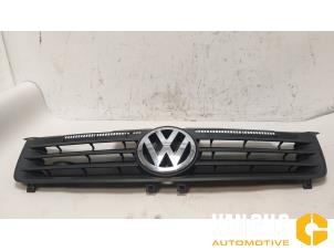 Usagé Calandre Volkswagen Polo IV (9N1/2/3) 1.4 16V 75 Prix € 40,00 Règlement à la marge proposé par Van Gils Automotive