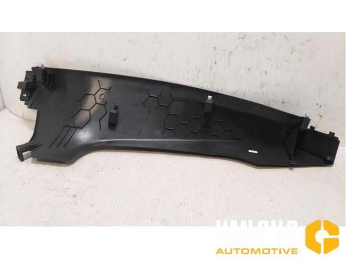 C-style sealing cover left from a Volkswagen Golf VII (AUA) 1.6 TDI BMT 16V 2017