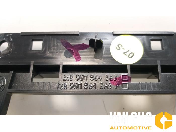 Bande décorative d'un Volkswagen Golf VII (AUA) 2.0 TDI 16V 2014