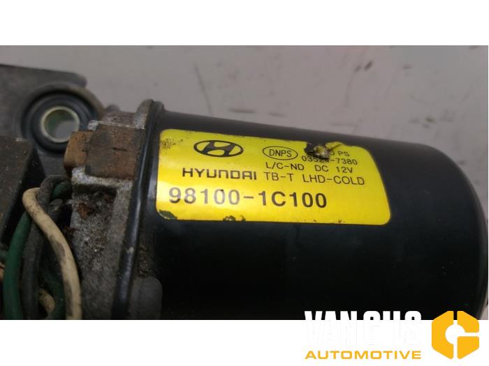 Wiper motor + mechanism from a Hyundai Getz 1.3i 12V 2004