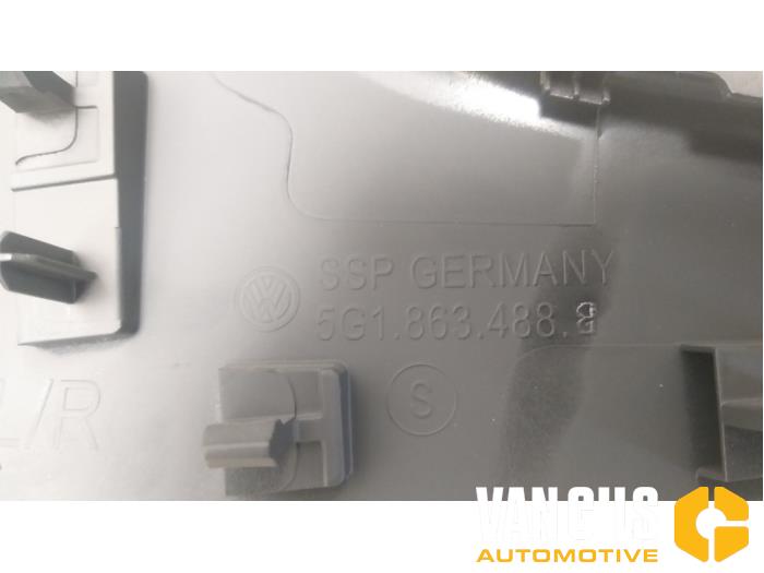 Obudowa slupka srodkowy prawy z Volkswagen Golf VII (AUA) 2.0 TDI 16V 2015