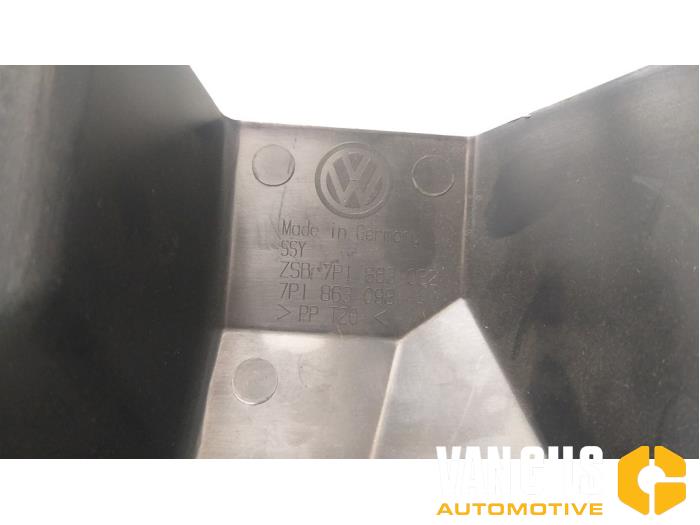 Klapa deski rozdzielczej z Volkswagen Touareg (7PA/PH) 3.0 TDI V6 24V BlueMotion Technology DPF 2015
