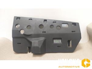Używane Klapa deski rozdzielczej Volkswagen Touareg (7PA/PH) 3.0 TDI V6 24V BlueMotion Technology DPF Cena na żądanie oferowane przez Van Gils Automotive
