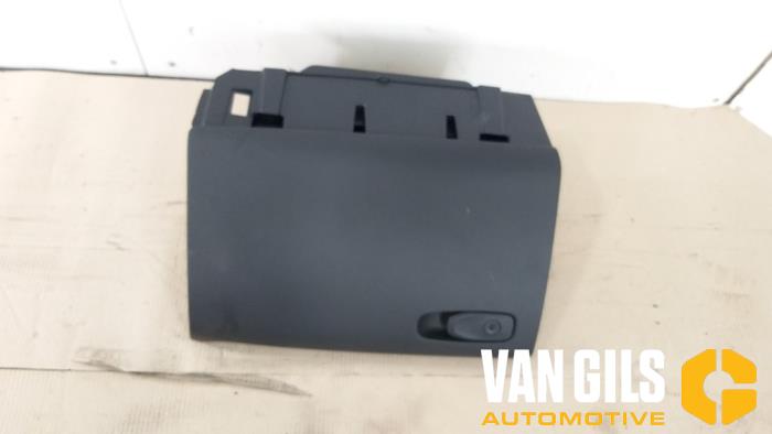 Begagnade Handskfack Volvo V40 (MV) 2.0 D2 16V Pris på förfrågan erbjuds av Van Gils Automotive