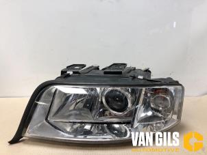 Używane Reflektor lewy Audi A6 Avant Quattro (C5) 2.5 TDI V6 24V Cena € 199,99 Procedura marży oferowane przez Van Gils Automotive