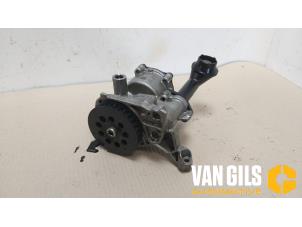 Used Oil pump Volkswagen Touran (5T1) 2.0 TDI 150 Price € 149,99 Margin scheme offered by Van Gils Automotive
