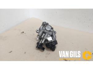 Używane Pompa oleju napedowego Volkswagen Touran (5T1) 2.0 TDI 150 Cena € 199,99 Procedura marży oferowane przez Van Gils Automotive