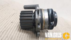 Usagé Pompe à eau Audi A4 Avant (B8) 2.0 TDI 16V Prix sur demande proposé par Van Gils Automotive