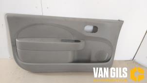 Używane Tapicerka drzwi lewych wersja 2-drzwiowa Renault Twingo II (CN) 1.2 Cena € 55,00 Procedura marży oferowane przez Van Gils Automotive