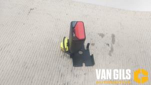 Usados Lengüeta de cinturón de seguridad derecha detrás Volvo V40 (MV) 2.0 D2 16V Precio de solicitud ofrecido por Van Gils Automotive