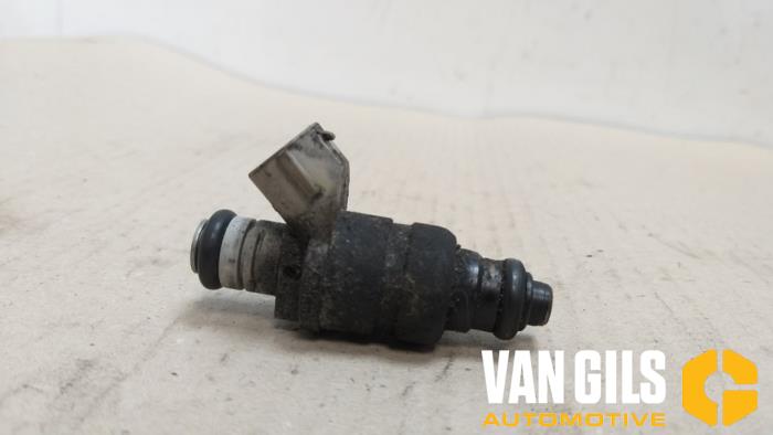 Injector (petrol injection) from a Mitsubishi Colt (Z2/Z3) 1.3 16V 2004