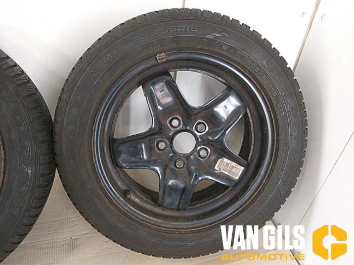 Kit jantes + pneus d'hivers d'un Volkswagen Golf V Variant (1K5) 1.4 TSI 122 16V 2010