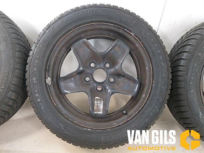 Kit jantes + pneus d'hivers d'un Volkswagen Golf V Variant (1K5) 1.4 TSI 122 16V 2010
