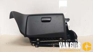 Usagé Boîte à gants BMW 1 serie (E87/87N) 116i 1.6 16V Prix € 55,00 Règlement à la marge proposé par Van Gils Automotive